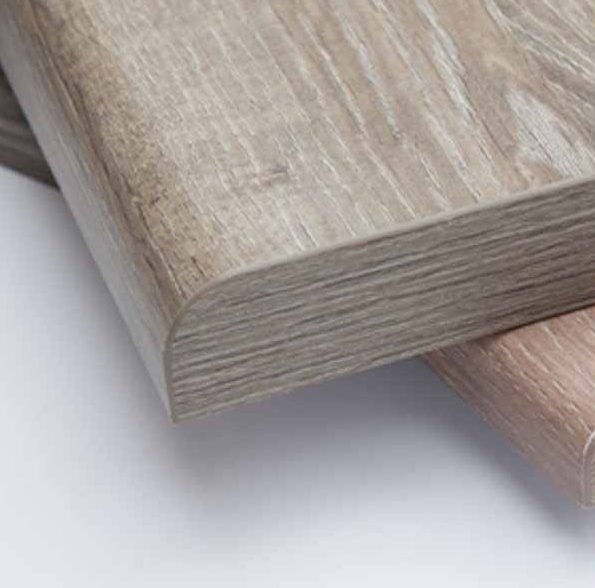 Cầu thang gỗ uốn cong: Cầu thang gỗ uốn cong là sản phẩm độc đáo và sang trọng, tạo nên điểm nhấn cho không gian nội thất của bạn. Với khả năng chịu lực và độ bền cao, cầu thang gỗ uốn cong sẽ mang đến không gian sống đẳng cấp và đầy tính thẩm mỹ cho căn nhà của bạn.